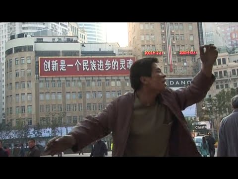 一个被逼疯的流浪汉,这部纪录片,讲述了中国最底层的真实生活!