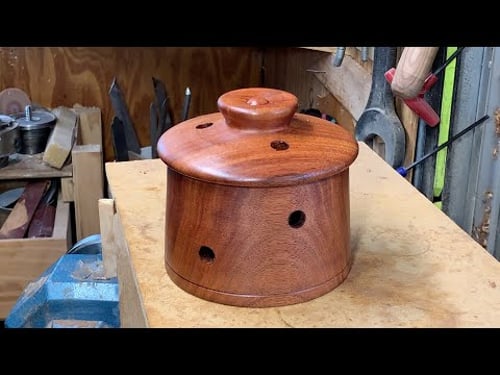 Richard Raffan turns a garlic container for the 19th. 4-Ways project