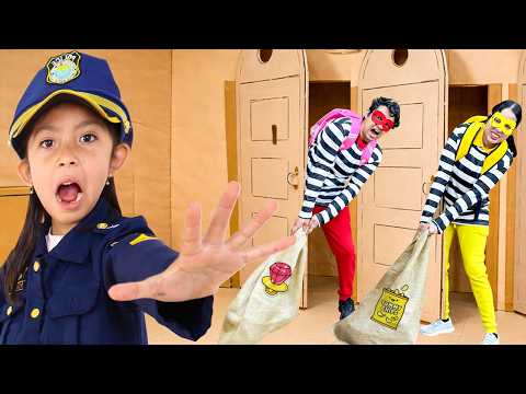 Maddie & Kaden Guard the Museum Adventure!