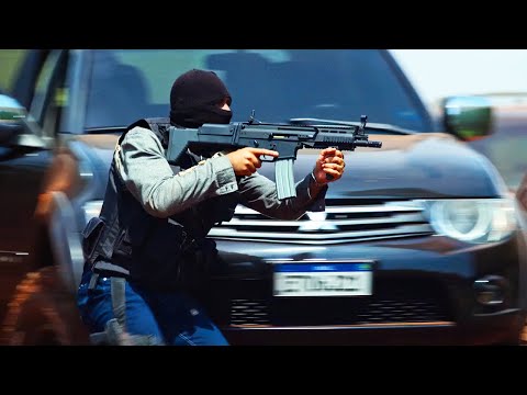 巴西黑幫裝甲車硬核搶銀行,半小時洗劫14家銀行,50口徑巴雷特說幹就幹,全員頂級裝備碾壓警察