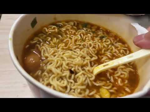 坐了一晚硬座,两天没睡觉,实在扛不住了,决定开间电竞酒店休息!