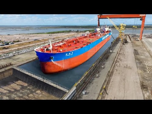The Impressive Process of Moving Gigantic Ships into Dry Docks