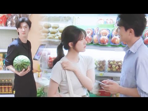 Seeing the handsome guy hooking up with Sang Zhi, Duan Jiaxu became jealous!