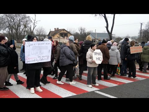 Як жителі села Березина через виплати перекрили трасу біля Житомира: що кажуть люди та влада