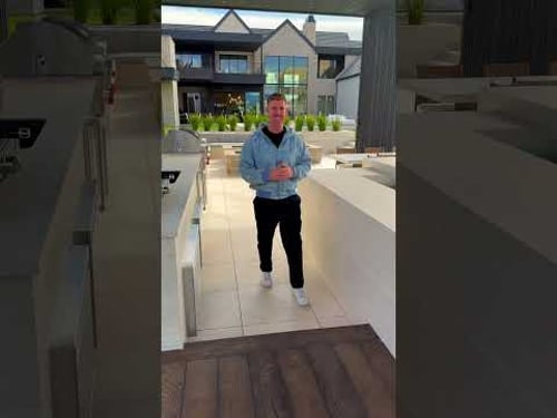 Stop putting everything on one level! βπ½ #landscapedesign #backyard #pool #outdoordesign