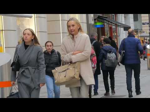 AUTUMN CLOTHES WHAT DO PEOPLE WEAR ON THE STREETS IN AUTUMN, STREET STYLE FASHION