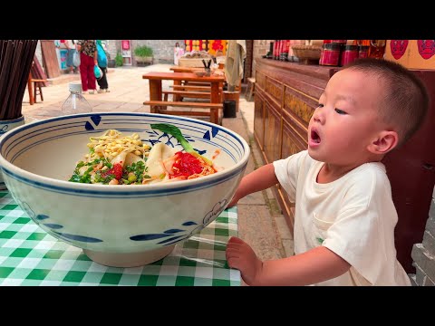 Shaanxiβs Jaw-Dropping Dish: Biang Biang Noodles in a Giant Bowl