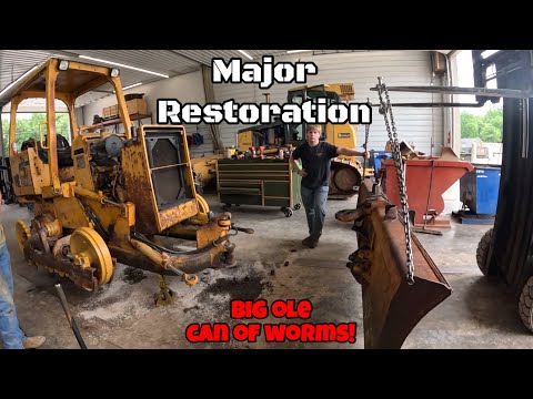 John Deere 450G restoration transmission install and we jump into a big mess with the blade. Part 4