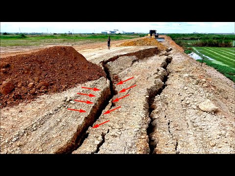 Unexpected Landslide & Repair Use Heavy SHANTUI DH17C3 Push, Grading HYUNDAI Group Truck Unloading