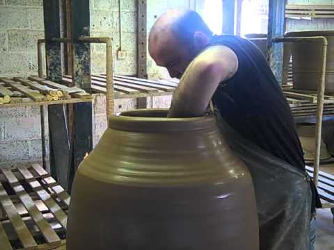 Whichford Pottery - Throwing a Giant Pot