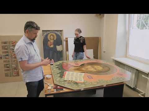 Покрытие сандараковым лаком иконы "Христос Пантократор"