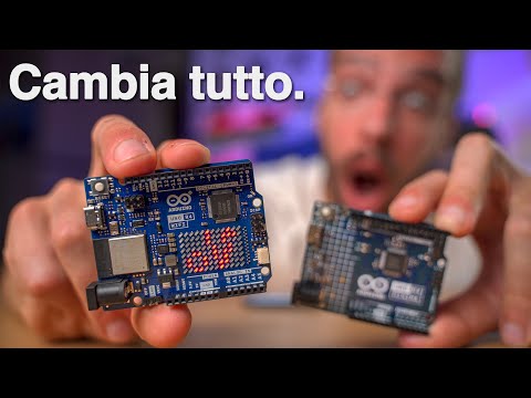 NUOVO Arduino UNO R4 🤯 La rivoluzione del making