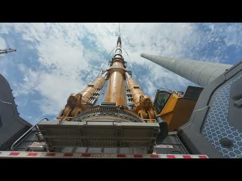 👷♂️ Ever wondered how a 160-meter-tall wind turbine is lifted into place?
