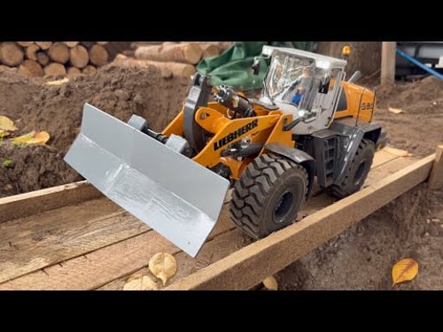 Rc hydraulic Loader Liebherr 580, XDRC, with homemade Grader Blade