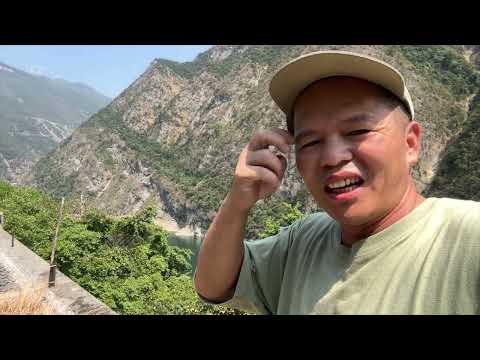 自駕游發現廢棄的房子,有食堂,不知誰廢棄的。晚上露營一宿