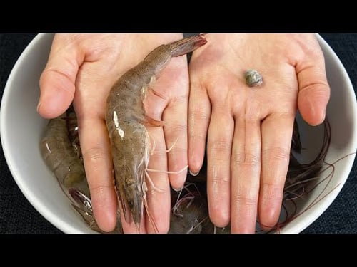 Don't waste time removing shrimp veins by hand! A quick 1-second tip from a seafood shop owner!