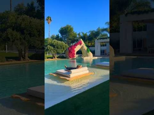 Would you hang out here? 😍 #luxuryhome #pool #backyarddesign #outdoordesign