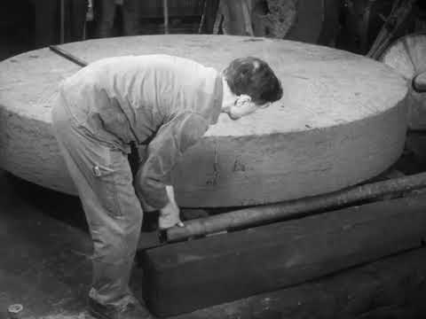 Schleifsteinhängen und Schleifen von Sägen in der Schleiferei Wolf und Bangert