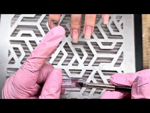 A French manicure that will survive even cleaning and siesta 😅 #frenchmanicure #uñas #manicureins...