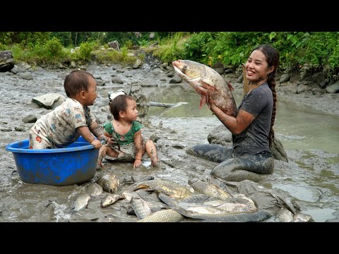 30 day and night journey with my children to catch fish - trap giant fish to sell at the market