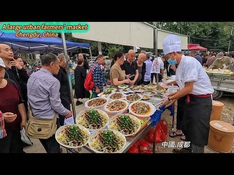 In Chengdu, China, tens of thousands of people ate Sichuan cuisine at incredibly cheap prices.