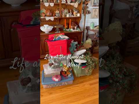 Christmas Coming In & Thanksgiving Going Out #christmas #vintage #decoration #decor