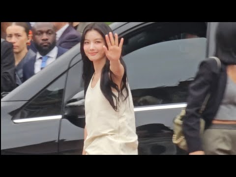 Kim Yoo Jung 김유정 arrival @ Loewe event for the Paris Fashion Week