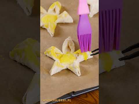 Toast Roses & Star Canapés. Toast Bread Magic! #snack #food #christmas #appetizer