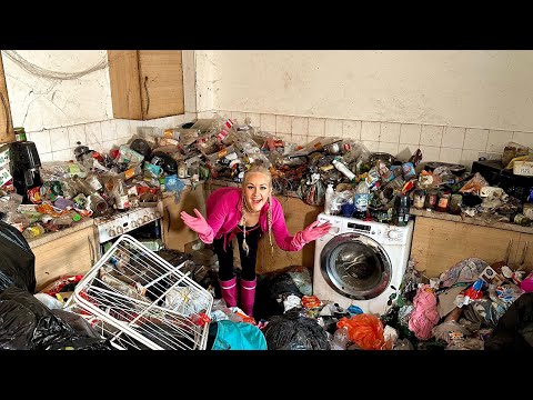 I WAS ROBBED DURING THIS FREE CLEANING 😱 Interviewing The Resident