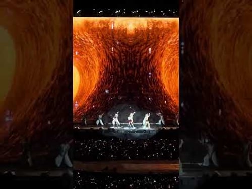 BLACKPINK — Pretty Savage | live from Barcelona