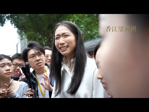 微笑劍后江旻憓「空降」旅遊界參選,面對記者尖銳提問淨係識笑:大家食咗飯未啊?大家多D黎香港玩~