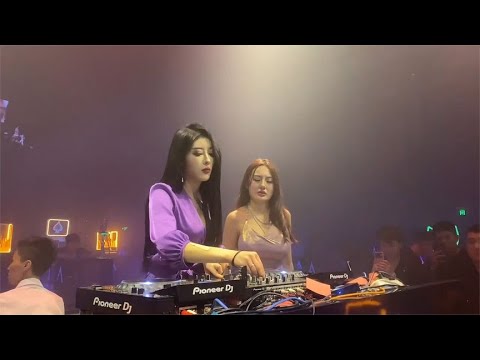 《这才是爆红DJ串烧》车载DJ嗨歌,酒吧蹦迪现场视频,美女热舞