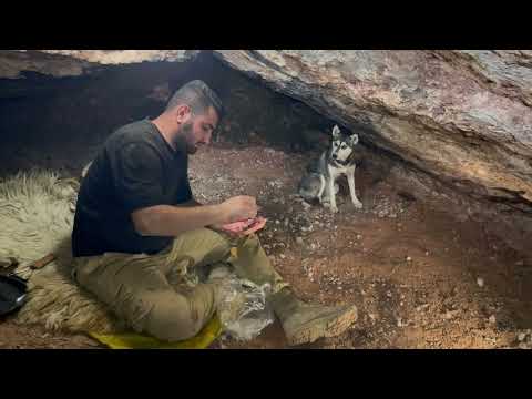 I Built a Stone Shelter Under a Cliff and Spent the Night in Winter ❄️🔥