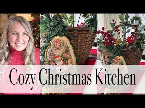 Christmas Kitchen Decorating | Warm & Welcoming Traditional Holiday Inspiration