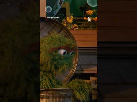 Nothing like a nice stinky bath 🧀🪱 Sesame Street is now playing on Netflix!