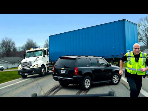 Truckers Putting an END to POLICE CHASE !