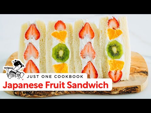 How to Make Japanese Fruit Sandwich (Fruit Sando) (Recipe) フルーツサンドの作り方 (レシピ)