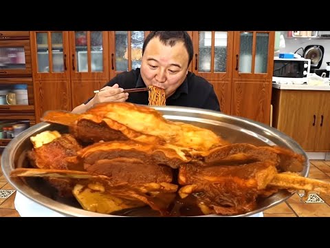 🔥【火鸡面牛排真香警告】火鸡面+炖牛排暴击!炖到颤巍巍的牛排,这组合谁看谁不迷糊!