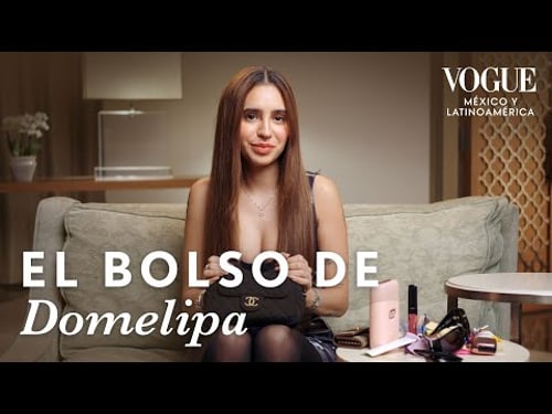 Domelipa revela todo lo que una tiktoker mexicana lleva en su bolso | Vogue México y Latinoamérica
