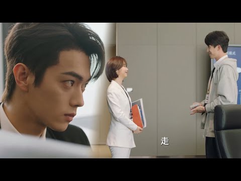 As soon as he saw Cinderella flirting with his love rival, the CEO was immediately jealous!🍑