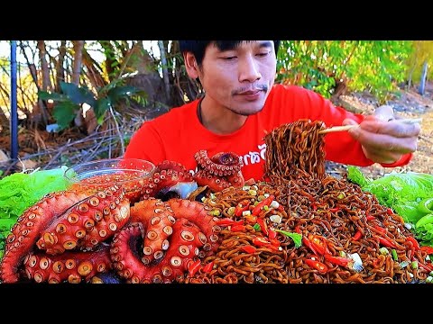 Thử Thách Mukbang Ăn Hết 5KG Bạch Tuộc Hấp + 3KG Mì Xào | Chương Trình Ăn Uống Thực Tế Đỉnh Cao