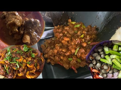 大山脚一家40多年历史的老店十几样菜色,全咖喱,一天只卖两个多小时。老板说:“精品只需十几样,无须再多......