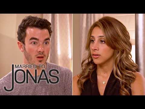 Full Episode: Dinner with the In-Laws (S1E1) | Married to Jonas | E!