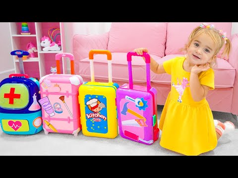 Alice and auntie pack a suitcase and are going on a trip