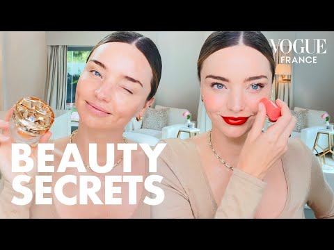 Miranda Kerr nous dévoile sa routine beauté pour une peau glowy et une bouche rouge | Vogue France