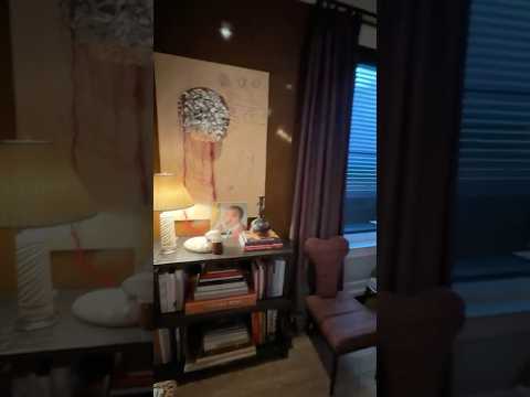 Interior Designer’s NYC Artfilled Dining Room | #hometour #diningroomdesign #interiordesign