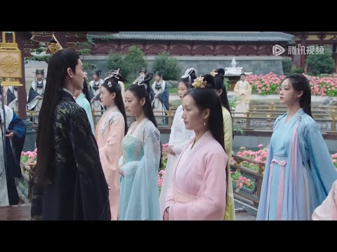 The prince chose Cinderella as his princess at first sight, and everyone was stunned