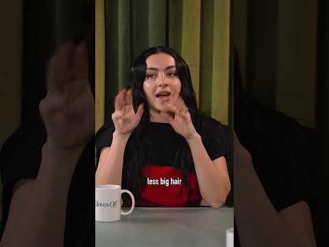 So that’s the secret… #glovesoff #charlixcx