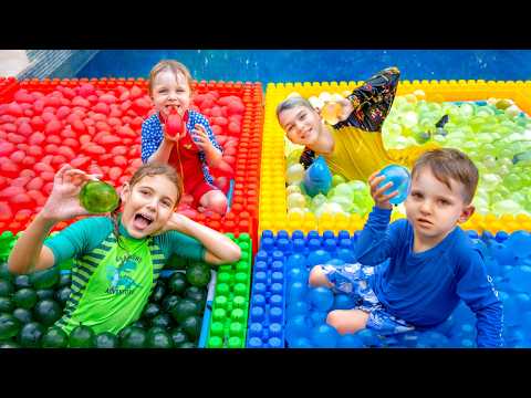 เด็ก 5 คน แข่งบอลลูนน้ำ 4 สีสุดมันส์ | Five Kids Four Colors Water Balloons Challenge