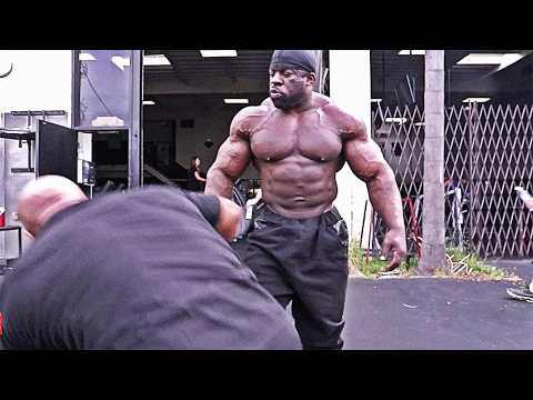 When Dumb Bodybuilders Try To Attack MMA Fighters!